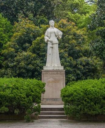 秋瑾书法字如其人 坚毅与传承