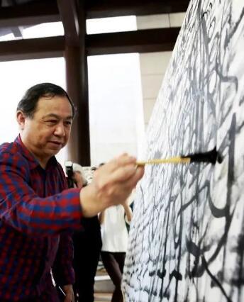 丑书盛行有原因 有人急功近利有人推动